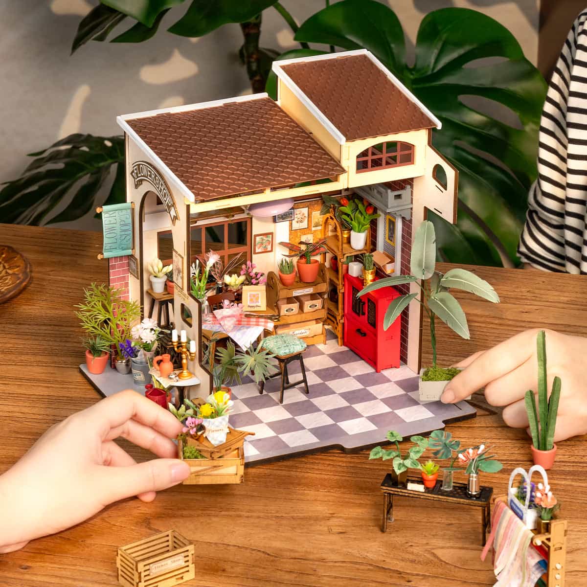 Rolife Emily's Flower Shop Miniature House