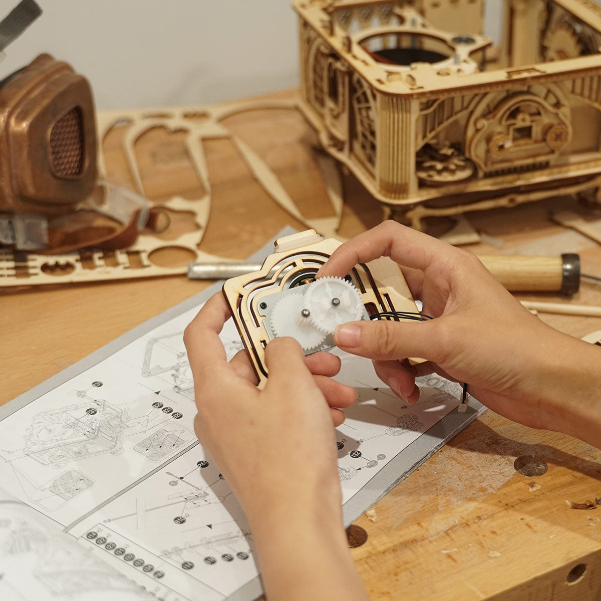 Crank Classic Gramophone 3D Puzzle (Hand Rotating)