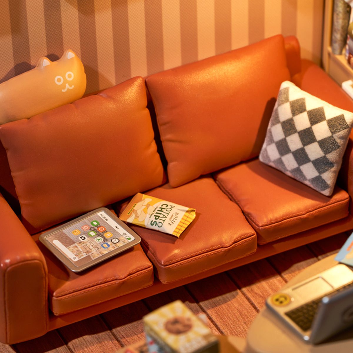 Cozy Living Lounge Super Creator Miniature House