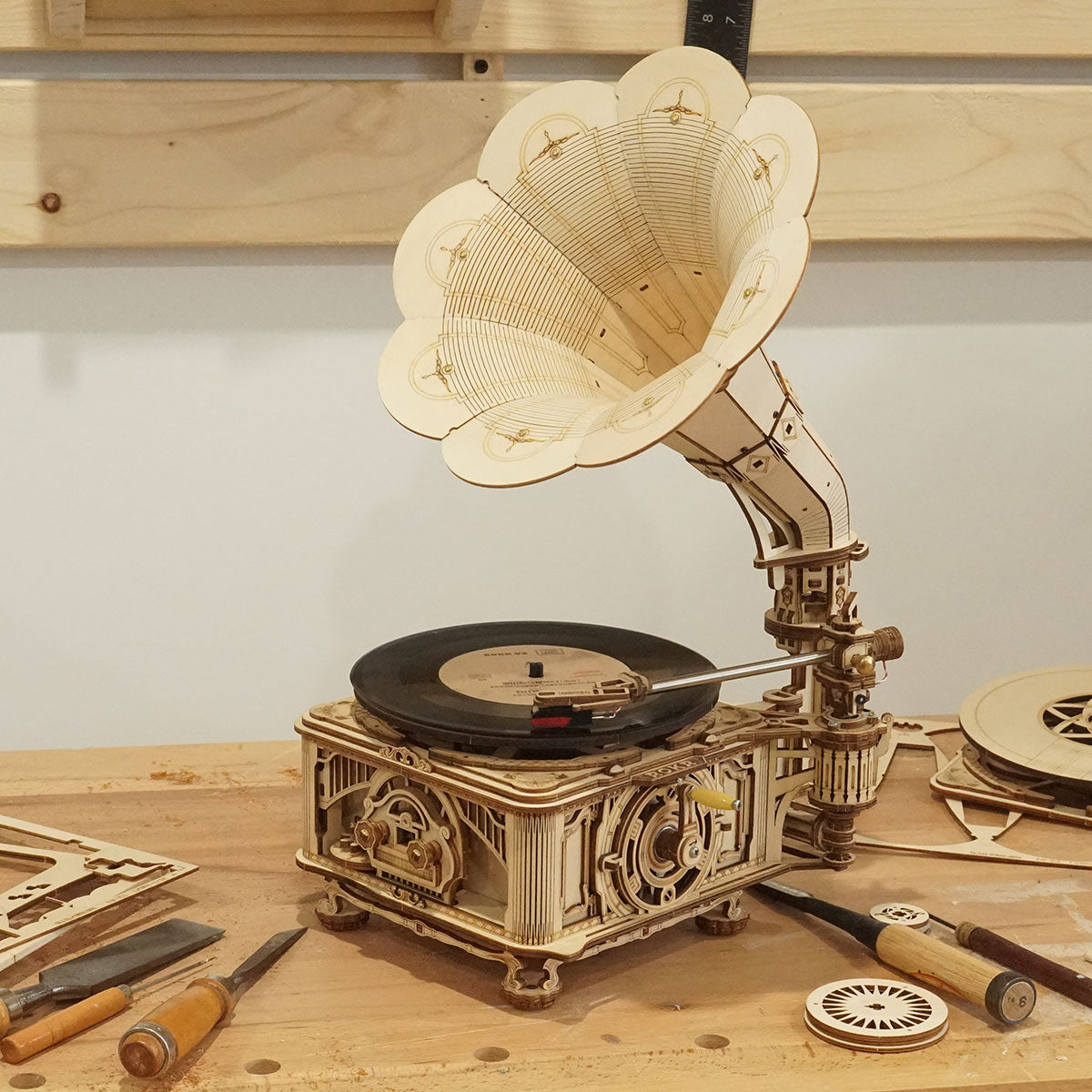Crank Classic Gramophone 3D Puzzle (Hand Rotating)